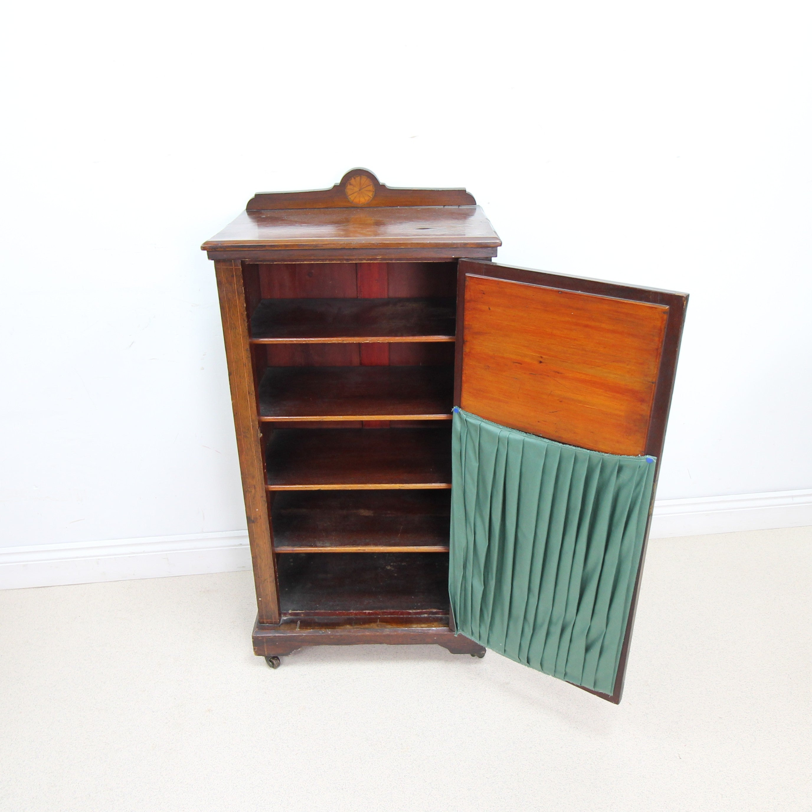 Elegant Early 20th Century Edwardian Mahogany Cabinet