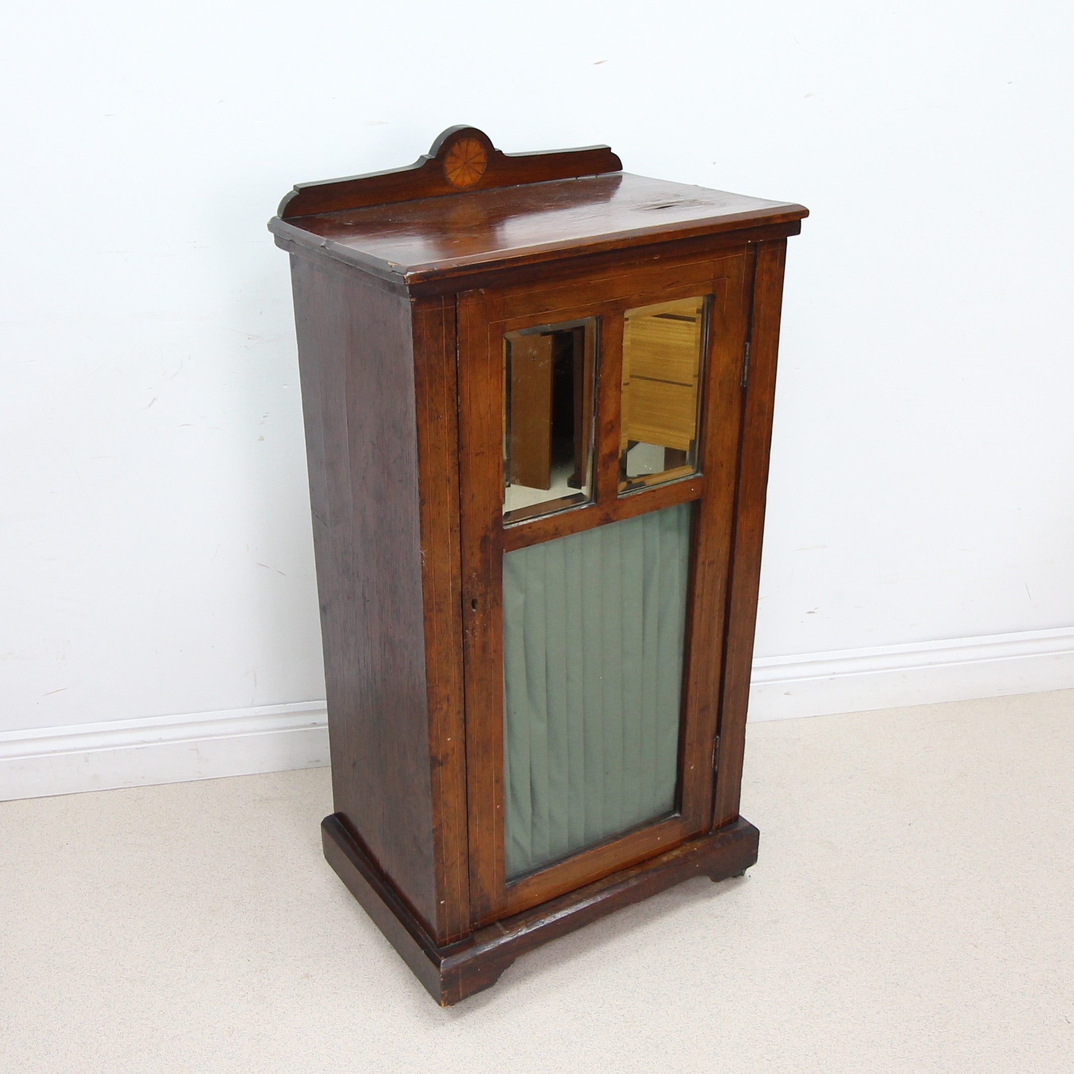 Elegant Early 20th Century Edwardian Mahogany Cabinet