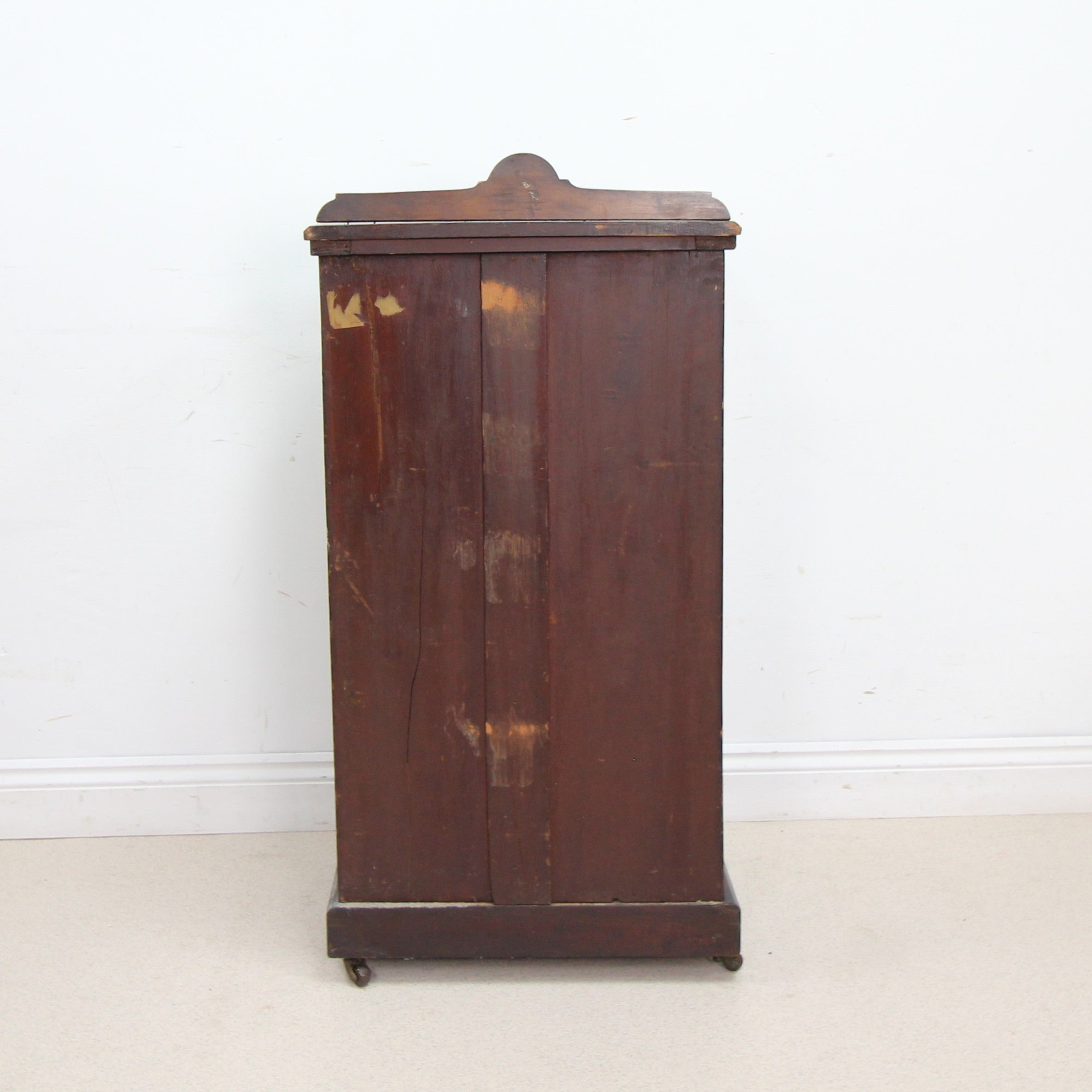 Elegant Early 20th Century Edwardian Mahogany Cabinet