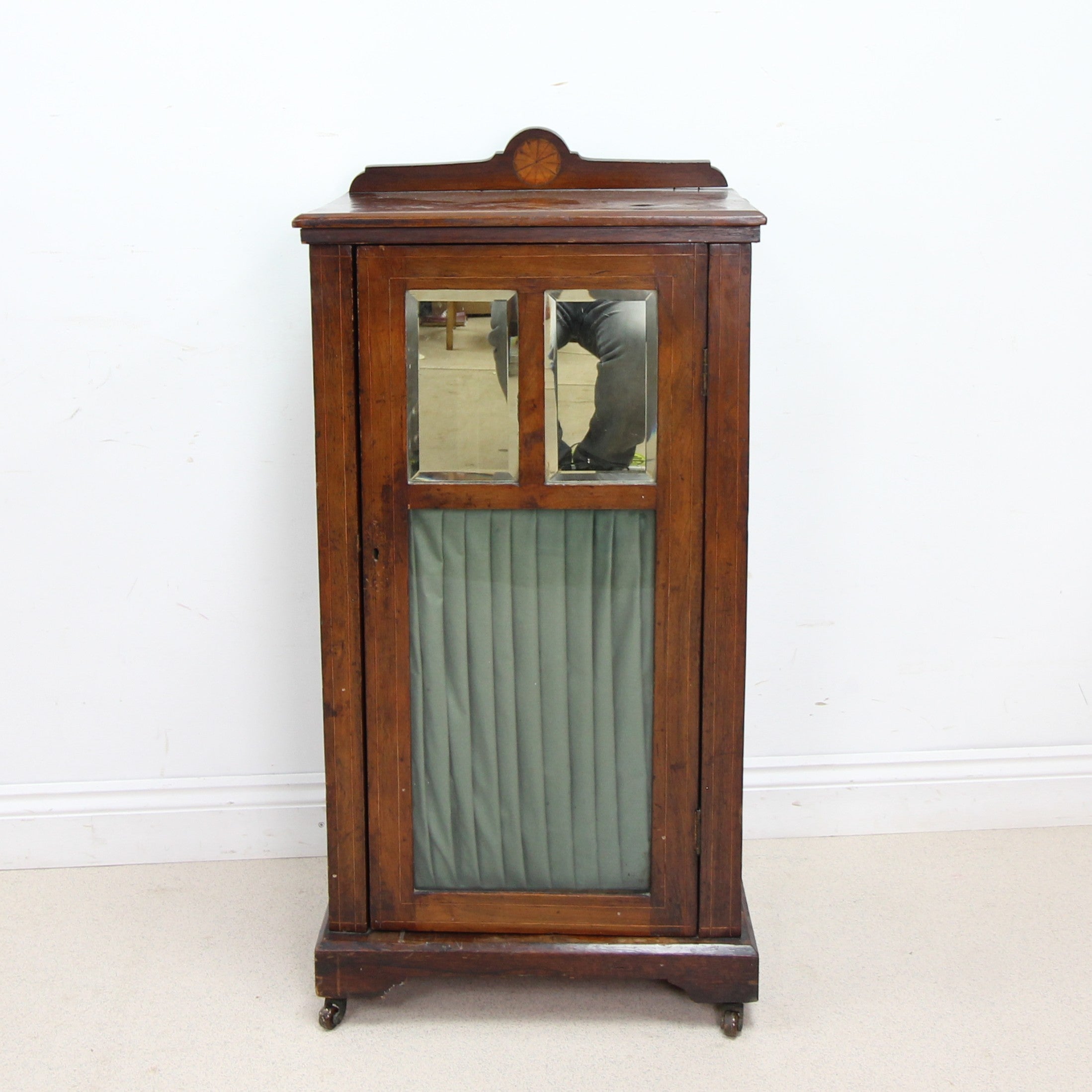 Elegant Early 20th Century Edwardian Mahogany Cabinet