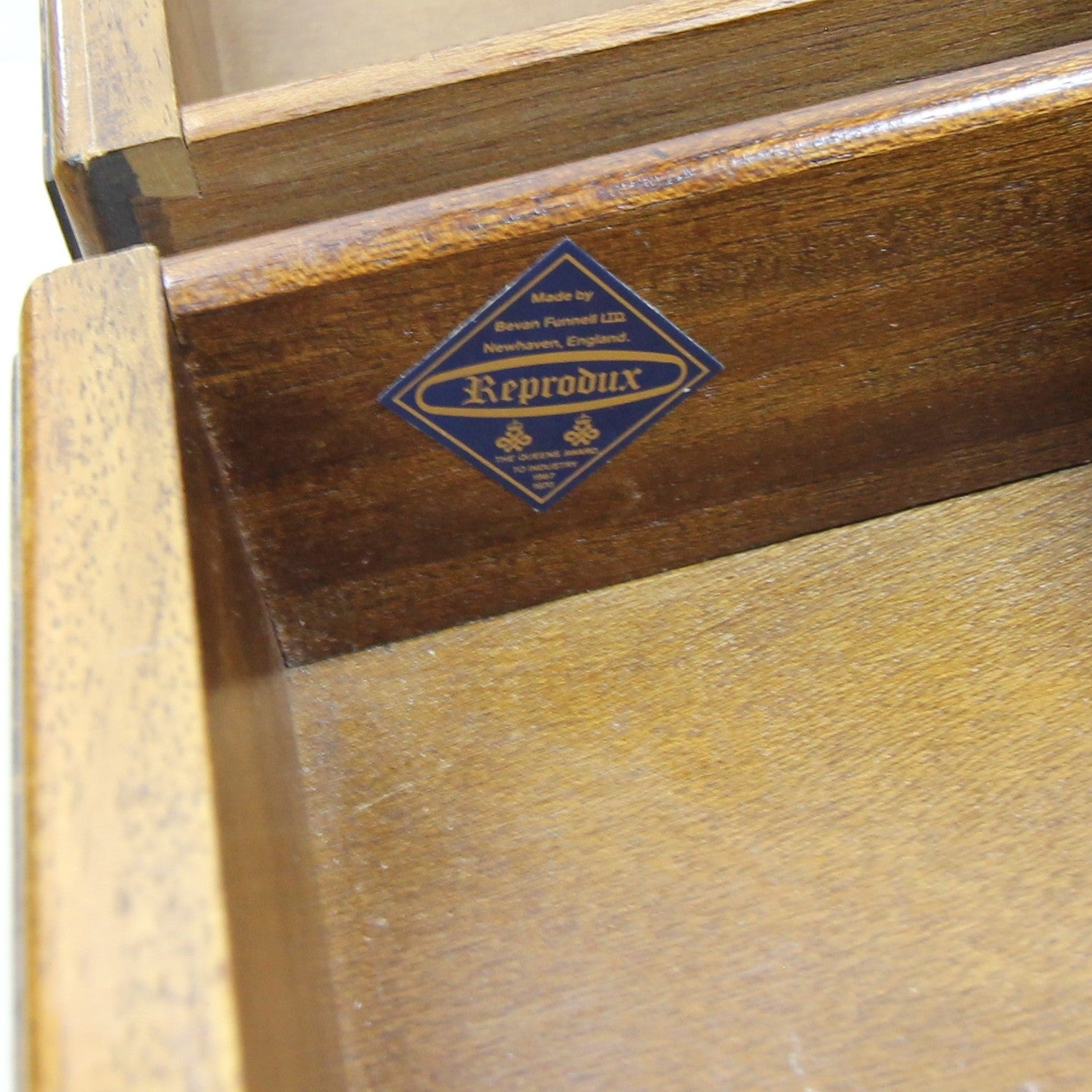 Bevan Funnell Reprodux Vintage Mahogany Drop leaf Extendable Table with Drawers