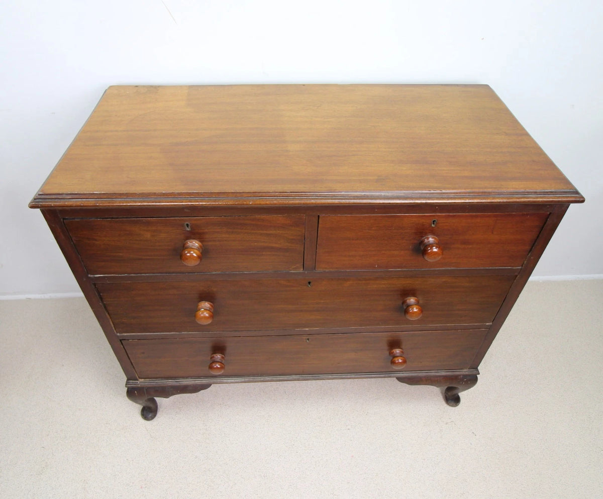 Antique mahogany chest of 4 drawers with turned handles and cabriole legs