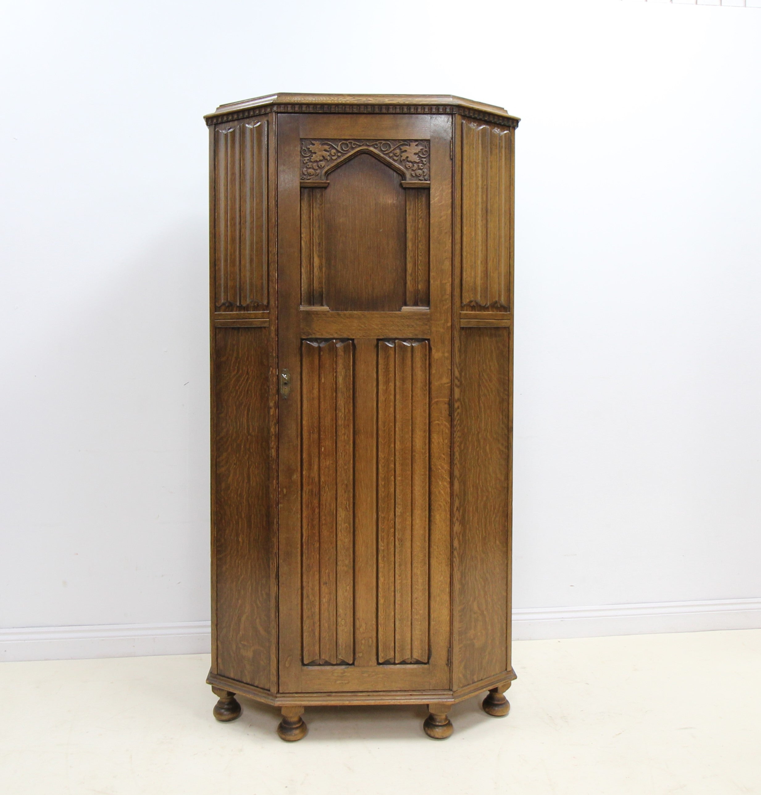 Vintage Old Charm style Linen Fold Oak Single Wardrobe